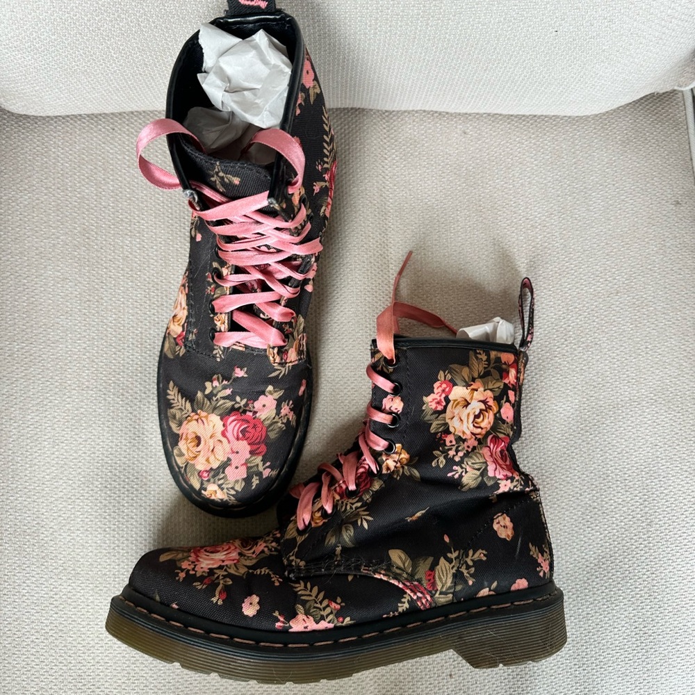Dr. Martens 1460 boots in Victorian Rose